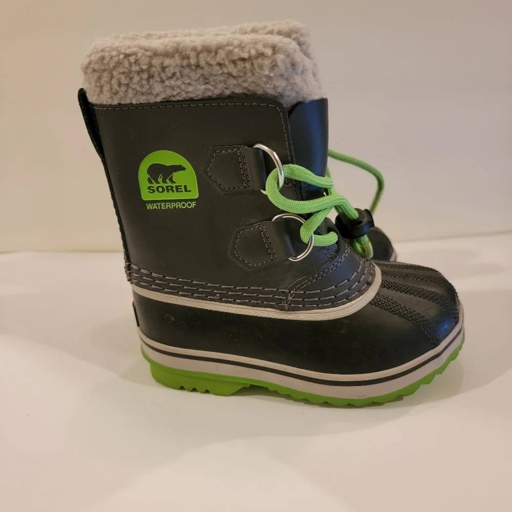 SOREL NC1880-259 KIDS WATERPROOF LINED Boots size 9 youth kids infant